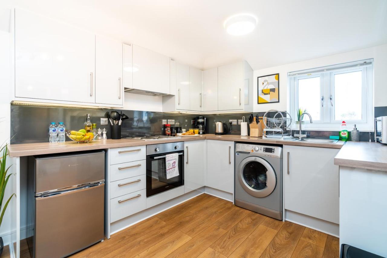 Town Center Apartment With 55” Smart Tv+Netflix Andover Exteriér fotografie