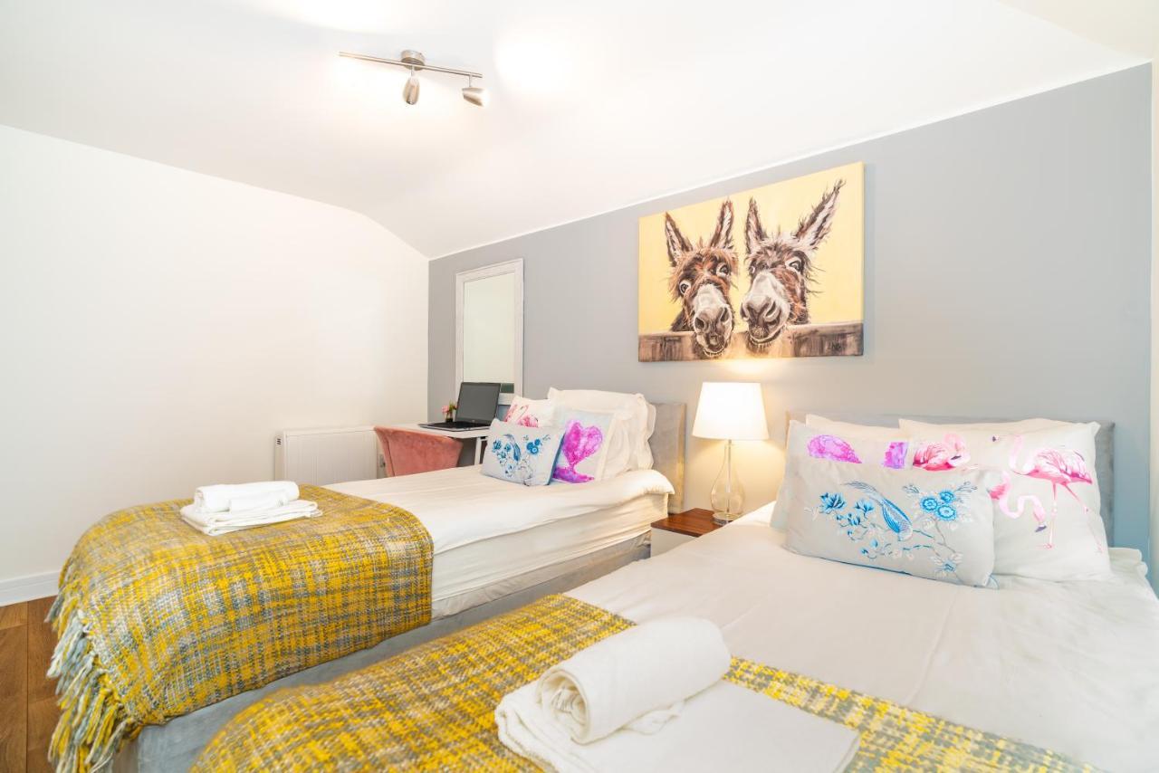 Town Center Apartment With 55” Smart Tv+Netflix Andover Exteriér fotografie